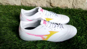 Sepatu Bola Mizuno Morela: Desain Ergonomis untuk Pria & Wanita