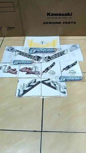 STIKER SETIKER STRIPING LOGO EMBLEM FULLSET MOTOR NINJA RR OLD HITAM 2009 ZX CBU CKD ORIGINAL KAWASAKI