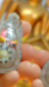 💰八方吸財葫蘆 吸盡八方財運，給予佩戴者好運和財氣，葫蘆可以扣在衣服，項鏈，腰間 鑰匙圈🔑 車鑰匙🗝 包包🎒 腰包👜 掛在家中🏠 車內🚘等等皆可 非常時尚美觀且無禁忌💯💯💯 #由古巴炳加持開光能加強吸財葫蘆的靈力與法力🔥，#幫助持有者諸事順利、#旗開得勝💯 每個葫蘆中間都有擋降法貝，可以抵擋一切邪靈，反彈降頭，邪靈不敢靠近，適合綁在嬰兒床，放置房間 師傅交代此葫蘆開光後功效法力便是永久💯 無需任何的供奉或供養 有緣人只需要心中有佛❤ 好好珍惜相信誠心佩戴即可❤