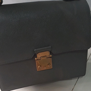 Tas Preloved Lovcat Abu: Tas Wanita Berkualitas untuk Gaya Kasual