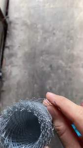 Lưới bén lưới sắt mắt cáo size 6*12mm tô tường xây dựng chống nứt khổ 1mx2m5 (1 cuộn)