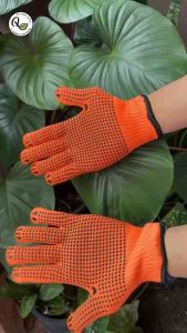 ถุงมือกันลื่นใส่ตัดหญ้าหรือทำสวนอย่างดีคละลาย3คู่