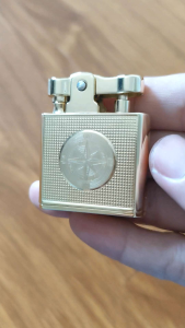 Bật lửa Honest sử dụng xăng đá hoạt động hoàn hảo thích hợp làm quà tặng