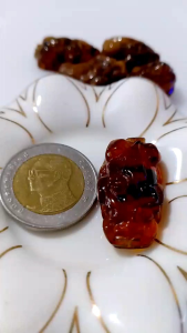 ปี่เซี๊ยะงานแกะสลักจากอำพันพม่าแท้