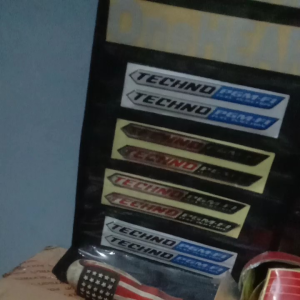 Emblem timbul Samping Vario Techno