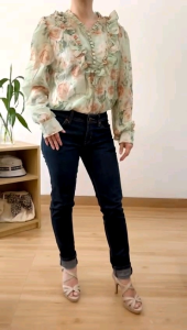 Blus Chiffon Ruffle Lengan Panjang Motif Flower