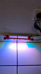 Berikan kehidupan dan warna terbaik pada aquarium Anda dengan LAMPU LED NIKITA STAR 3 BARIS!  Ini bukan lampu LED biasa. Didesain dengan 3 baris mata LED lampu ini menghasilkan pencahayaan yang jauh lebih terang lebih padat dan lebih merata dibandingka