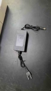Adapter Đen chuyển điện 220V thành 12V 2A---3A