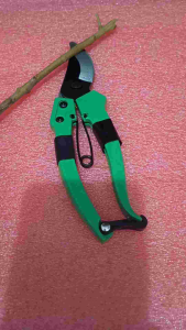 GUNTING DAHAN GUNTING TAJAM GUNTING SULTAN GUNTING SERBAGUNA