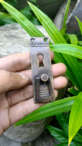 Tarikan Lemari Kuningan Antik Motif Klasik Tegak Garis 1 pcs