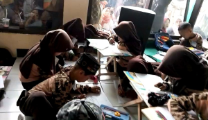 stelan kaos olahraga sekolah TK/PAUD tangan panjang celana panjang