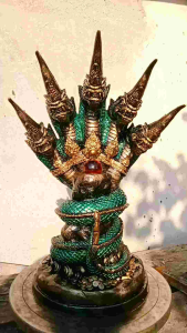 พญานาค5เศียรแร่เหล็กน้ำพี้สีเขียว