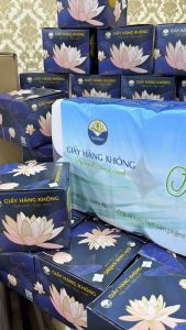 Giấy vệ sinh Hàng Không chính hãng có tem xác định hàng chính hãng trên bao bì sản phẩm