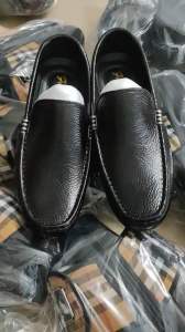 Giày mọi công sở da bò  giày lười nam cao cấp .Da mềm đế cao xu khâu chăc chắn .Hàng chuẩn bảo hành 1 năm.