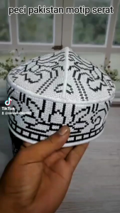 (eceran)peci fakistan lokal motip serat/kopiyah pakistan bordir serat size dewasa/songkok pakistan hitam dan putih