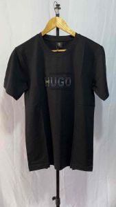 Kaos Hugo Selection Impor: Desain Kaos Pria Modern & Nyaman