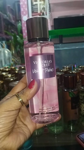 Vs Velvet Petals Fragrance Mist 250ML: A Lightweight Scented Mist for Daily Use