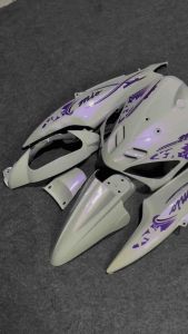 Cover Full Body Halus Yamaha Mio Sporty Putih Lembayung Ungu Stripping Bunga Transparan - Fullset Body Mio Sporty Putih Lembayung