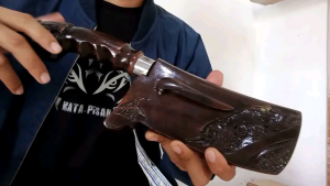 Golok Cincang & Pencacah Ukir Wayang Kayu Bako