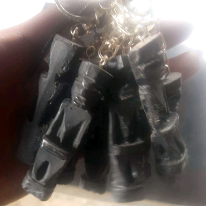 Souvenir Patung Mini Ukir – Gantungan Kunci Handmade Etnik Unik