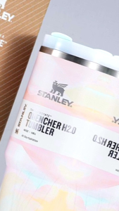 STANLEY Quencher H2.0 Tumbler with Handle 64oz - Vacuum Insulated Bottle for Travel Adventure 1.900ml - The Flowstate