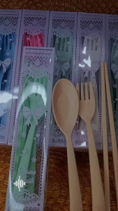 vania souvenir..sendok Travel. kemasan mika isi 50 pcs.sendok garpu dan sumpit pernikahan khitanan ulang tahun. murah lucu dan cantik