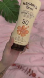 Kem Chống Nắng Toàn Thân Hawaiian Tropic Sheer Touch Ultra Radiance Lotion Sunscreen (bản Mỹ) 236ml