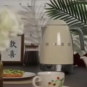 SMEG กาต้มน้ำไฟฟ้า รุ่น KLF04 ดีไซน์วินเทจพรีเมียม ปรับอุณหภูมิได้ 7 ระดับ | กาต้มน้ำไฟฟ้าอัจฉริยะจากอิตาลี