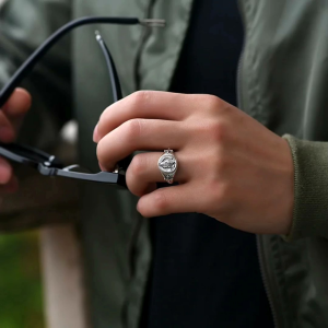 Cincin Elegan Desain Tangan Berdoa (Adjustable)