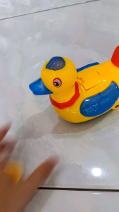 Mainan Bebek Baterai Lay Eggs Duck