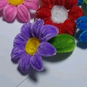 Gantungan Kunci Bunga Daisy Kawat Bulu: Desain Unik & Aksesori Kantor