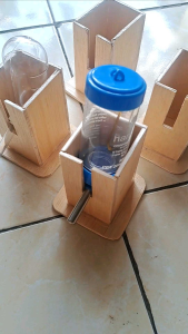 STAND BOTOL MINUM HAMSTER BAHAN KAYU RUSTIC《APHG#6》
