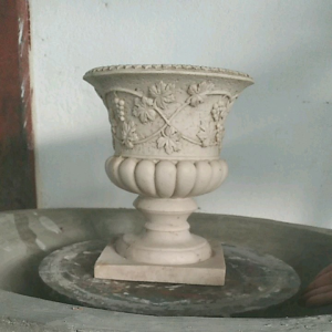 กระถางทรงโรมัน