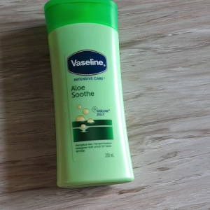 Vaseline Lotion Intensive Care Aloe Soothe 200 Ml