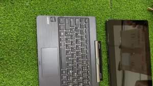 แท็บเล็ต2in1 Fujitsu ArrowsTab Q739/Ab cpu Core i5 8365U (RAM:4GB/SSD:128GB)มีคีย์บร์อดและปากกาตรงรุ่น