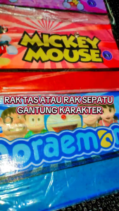 Rak tas gantung karakter