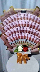 Buket Uang Kosong Isi 50 Lembar  Bunga Hias Mawar Artificial  Buket Hadiah Wisuda Ulang Tahun Wedding Gratis Kartu Ucapan hadiah