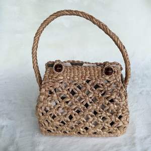 กระเป๋าผักตบชวาทรงคุณหญิง กระเป๋าถือผักตบชวา กระเป๋าคล้องแขน กระเป๋าผักตบชวา