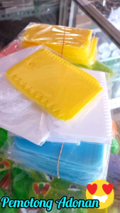 PROMO PROMO Scraper Kue Plastik 3 in 1 / Pisau Plastik Pemotong Adonan / ALAT DEKOR BUTTER CREAM