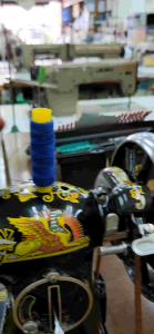 Mesin Jahit Klasik SINGER dengan Meja dan Kaki Asli