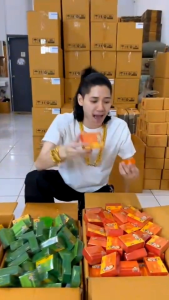 สบู่น้ำเขียว น้ำเเดง น้ำส้ม น้ำโคล่า( 4 ก้อน 119 บาท ) ฟรีถุงตีฟอง อย่างละ 1 ก้อน ของเเท้ พร้อมส่ง