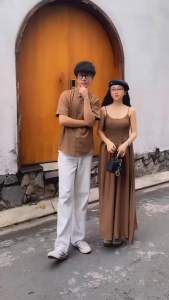 Set đồ đôi sơmi nam phối váy nữ chạy thun ôm eo dáng dài (2 màu nâu xanh)