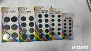 Round teaching aid magnets in assorted sizes for magic kits.