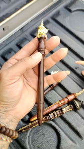 ไม้ครูไม้เจิมไม้พยุงไม้มงคลยอดเศียรพญาสุวรรณพญาครุฑถอดได้ใส่มวลสารได้นิดหน่อย ความยาวขนาด 8 นิ้วพญาครุฑพญาสุบรรณผ่านพิธีแล้ว