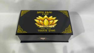 PROMO!!! KOTAK MORI PSHT MURAH Bonus Gantungan Kunci PSHT + Stiker / Kotak Mori TERBUAT DARI KAYU JATI ASLI Motif Warna Terate Emas 1 Abad / Tempat Mori Psht TERMURAH / Kotak Mori Anti Rayap / Kotak Mori Kayu Jati Ukir / Tempat Penyimpanan Mori