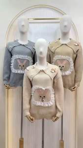 เสื้อไหมพรมแขนยาว แต่งระบายลูกไม้รูปกระต่ายแนวมินิมอล