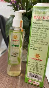 Dầu dừa ép lạnh nguyên chất 145ml có vòi xịt tiện dụng dùng để đắp mặt nạ bôi ngoài da hoặc dùng để nấu ăn