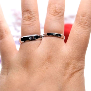 [GRATIS CETAK NAMA] Cincin Couple Titanium Anti Karat R01 | Cincin Pasangan | Cincin Hadiah | Cincin Lamaran | Cincin Tunangan | Aksesoris Pria Wanita