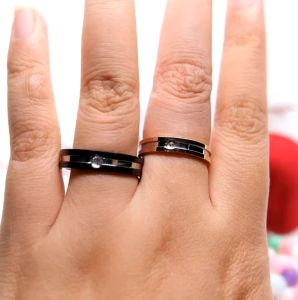 [GRATIS CETAK NAMA] Cincin Couple Titanium Anti Karat R02 | Cincin Pasangan | Cincin Hadiah | Cincin Lamaran | Cincin Tunangan | Aksesoris Pria Wanita