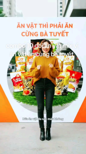 combo 10 gói mix gồm:  2 đùi gà phô mai ngô 2 mái ngói. 2 tăm cay đen   2 đùi gà rong biển 2 mái tôn ăn vặt ăn cùng bà Tuyết ngon tuyệt vời hàng Việt Nam chất lượng